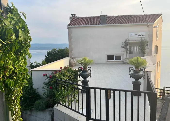 Domani Omis