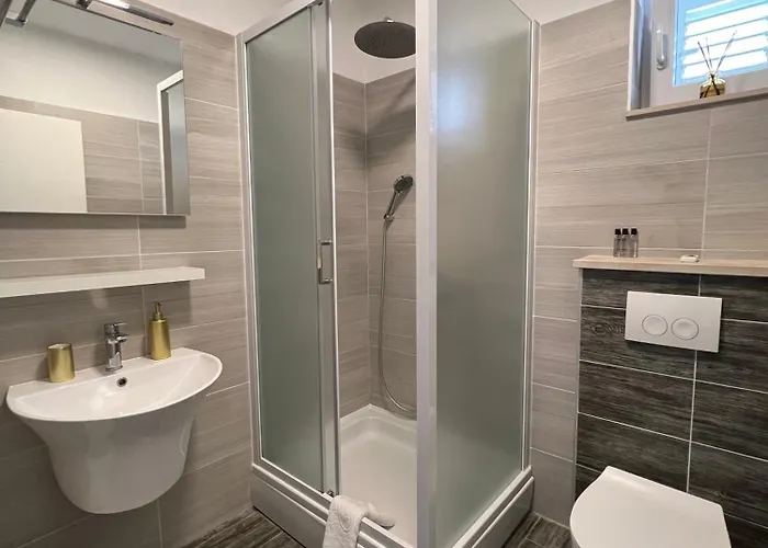 Domani Apartment *