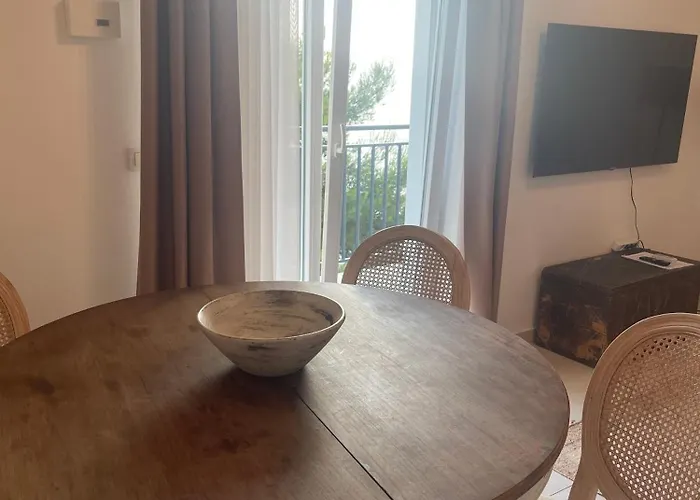 Domani * Omis
